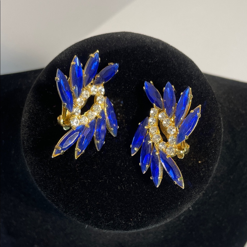 Elegant Vintage Blue and Gold tone Clip On Earrings
